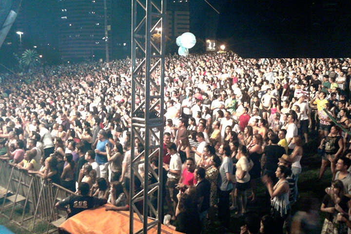 multidão no gramado do Parque do Cocó em Fortaleza