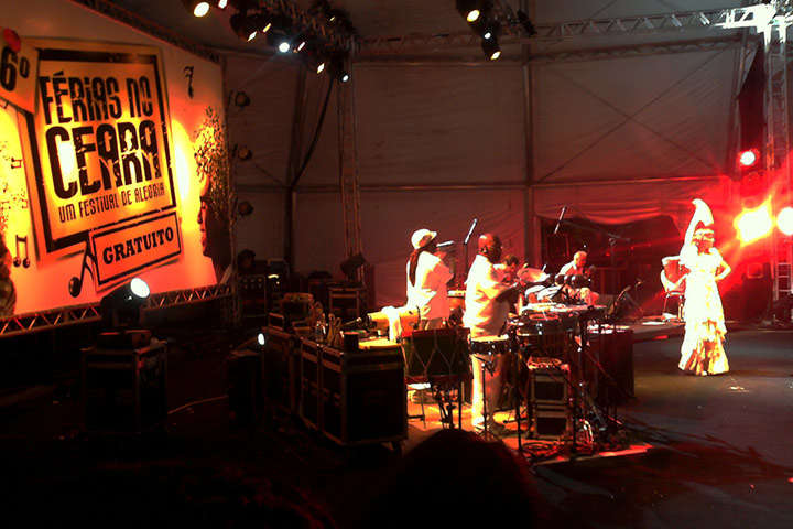 Show de Roberta Sá no Férias no Ceará