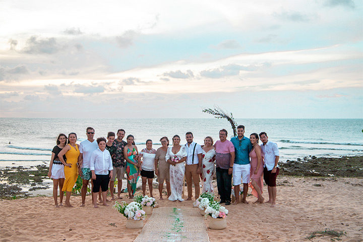 Casamento em Jericoacoara com convidados na praia