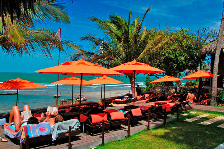 Área de lazer do ClubVentos Jericoacoara, em frente ao mar