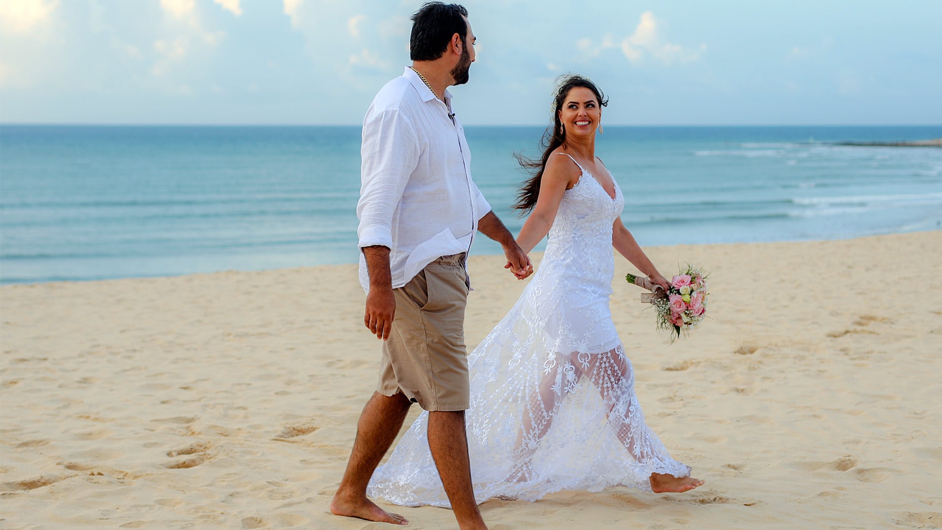 Casal de noivos na Duna do Pôr do Sol, em Jericoacoara