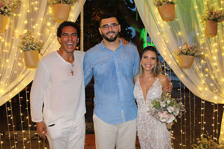 Celebrante de Casamentos Ed Rodrigues e casal de noivos, em Jericoacoara