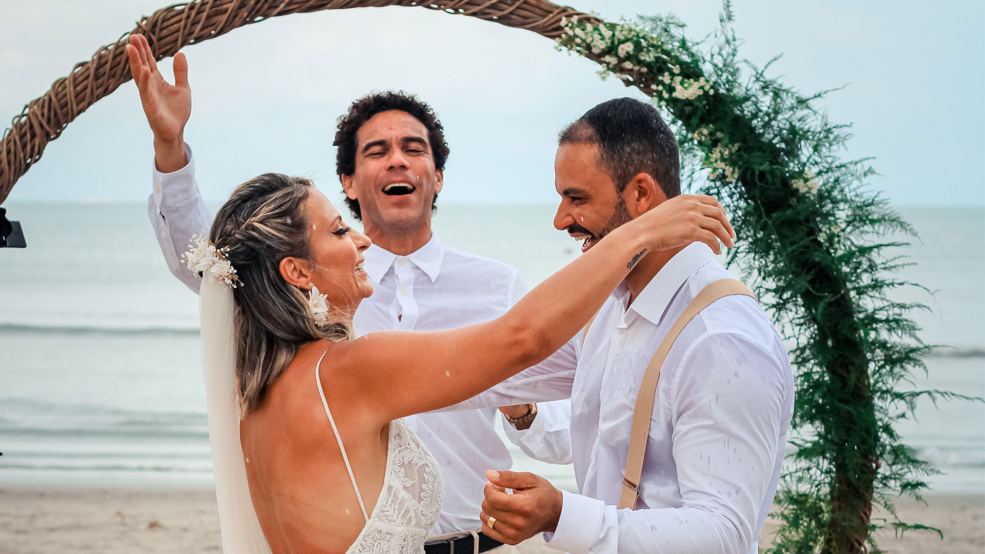 Celebrante Ed Rodrigues em cerimônia de casamento em Jericoacoara